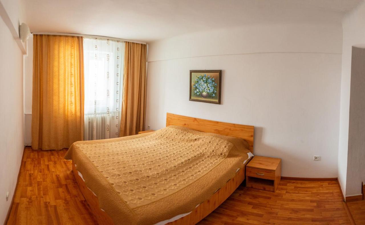 Hotel Horezu Exterior photo